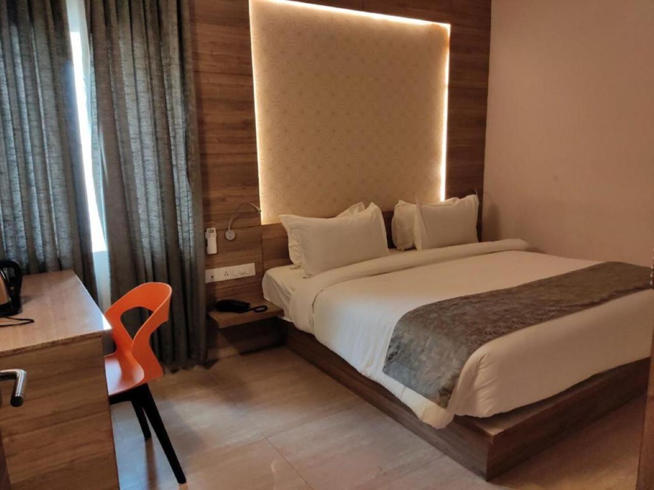 Hotel Residenza Adhikrishna Arcade Erode Zewnętrze zdjęcie