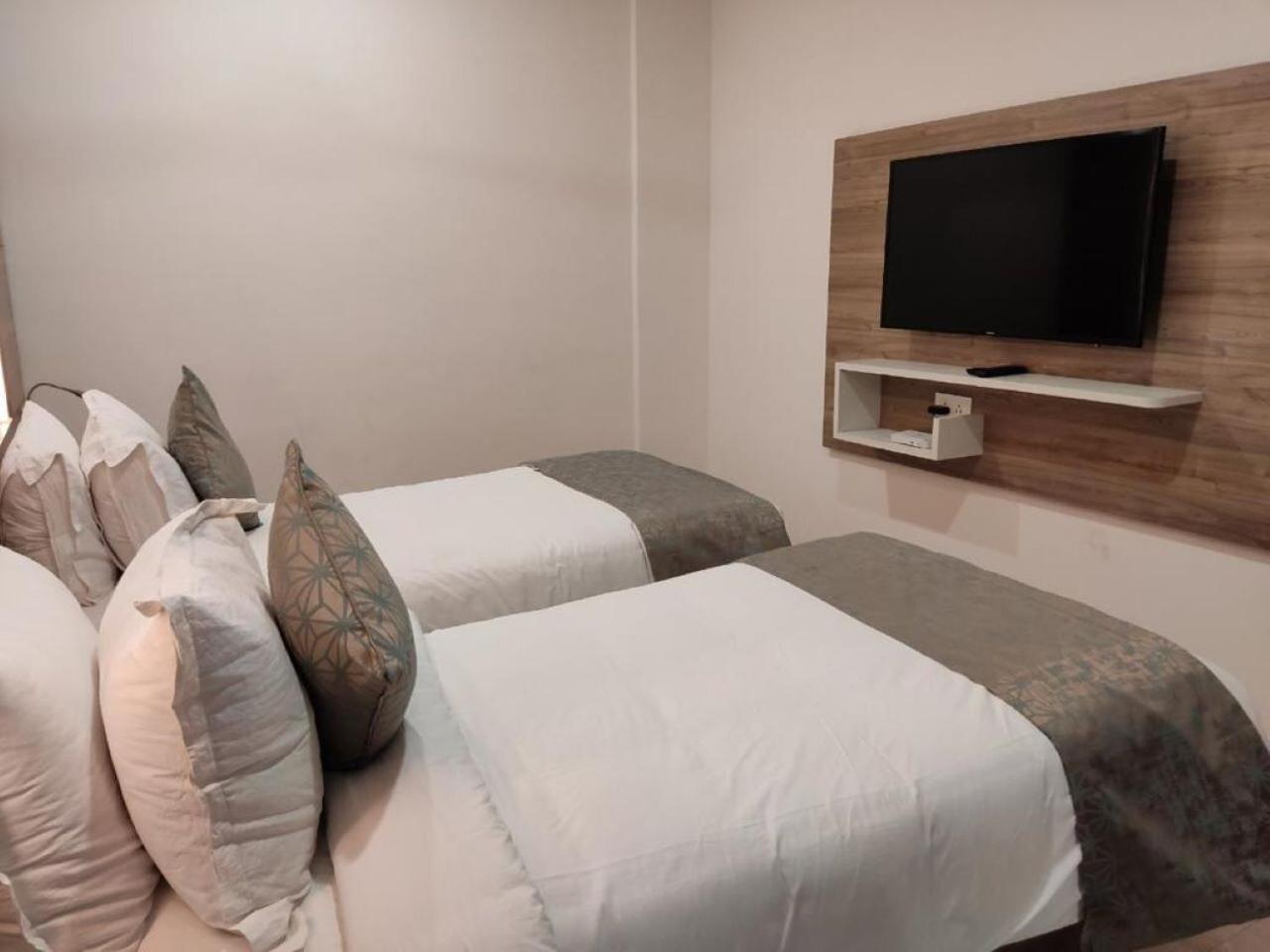 Hotel Residenza Adhikrishna Arcade Erode Zewnętrze zdjęcie
