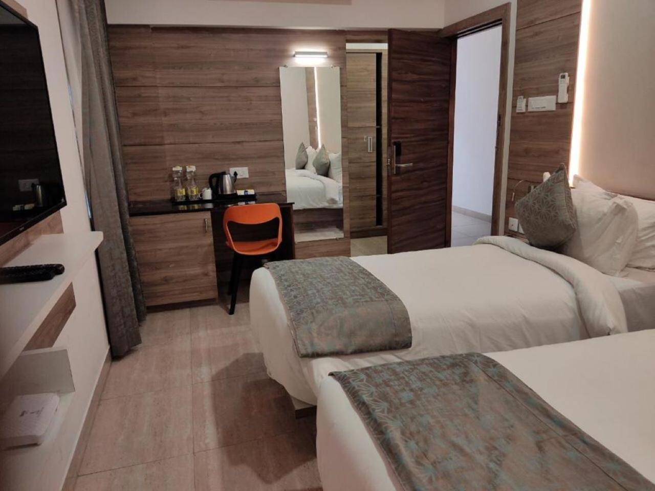Hotel Residenza Adhikrishna Arcade Erode Zewnętrze zdjęcie
