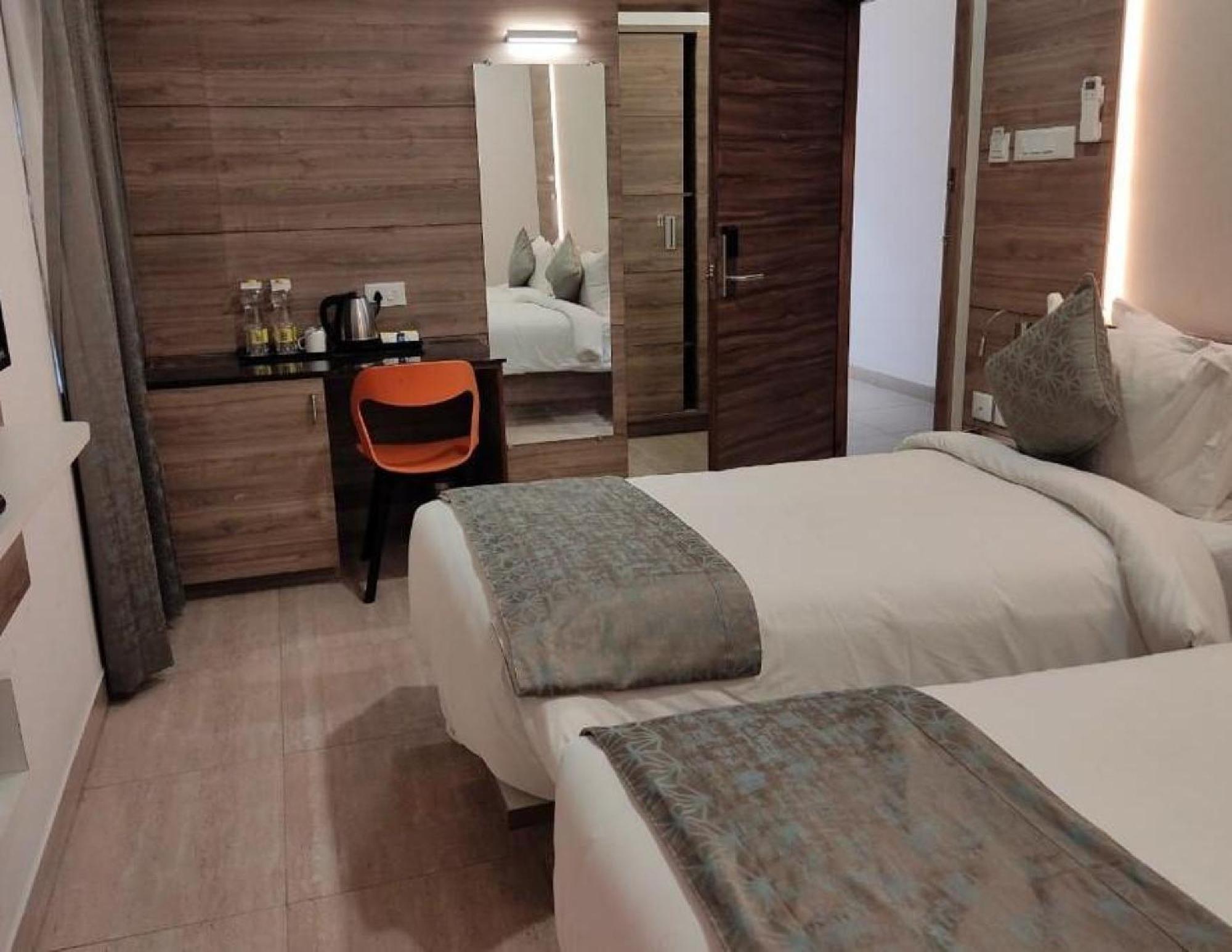 Hotel Residenza Adhikrishna Arcade Erode Zewnętrze zdjęcie