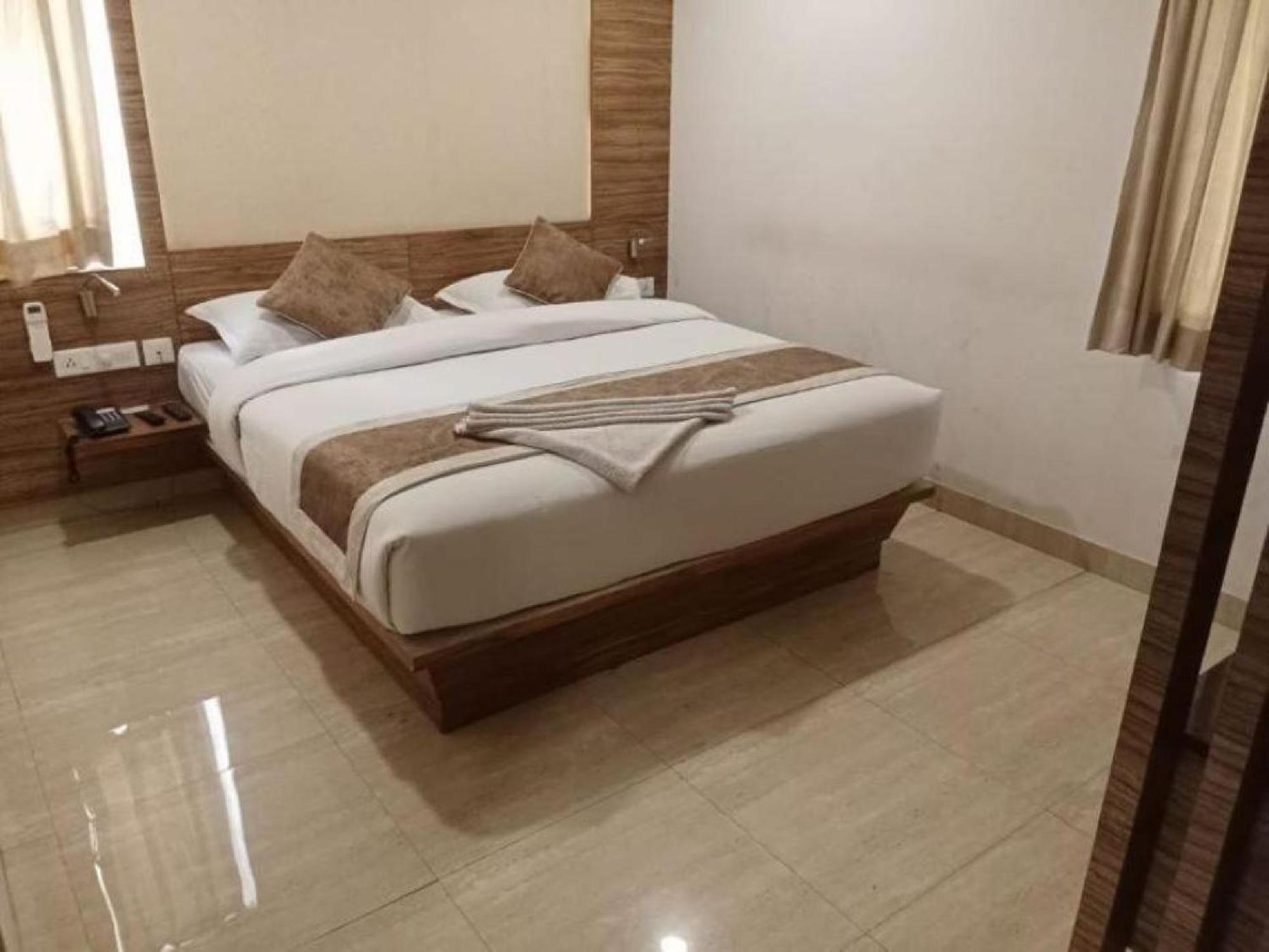 Hotel Residenza Adhikrishna Arcade Erode Zewnętrze zdjęcie
